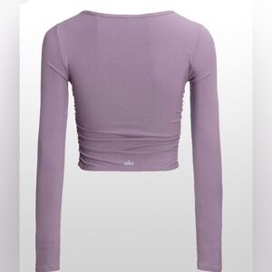 ALO Yoga Gather Long Sleeve Crop Top - Purple Dusk
